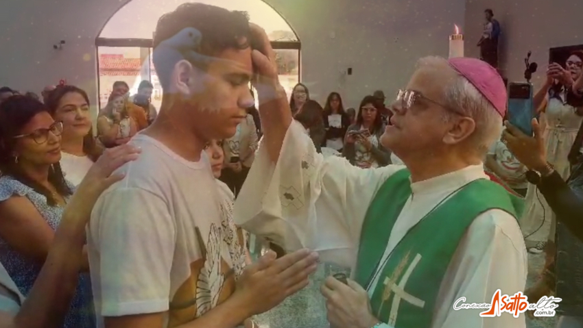 Adolescente, jovens e adultos das paróquias Senhor Bom Jesus e São Pedro recebem Sacramento da Crisma