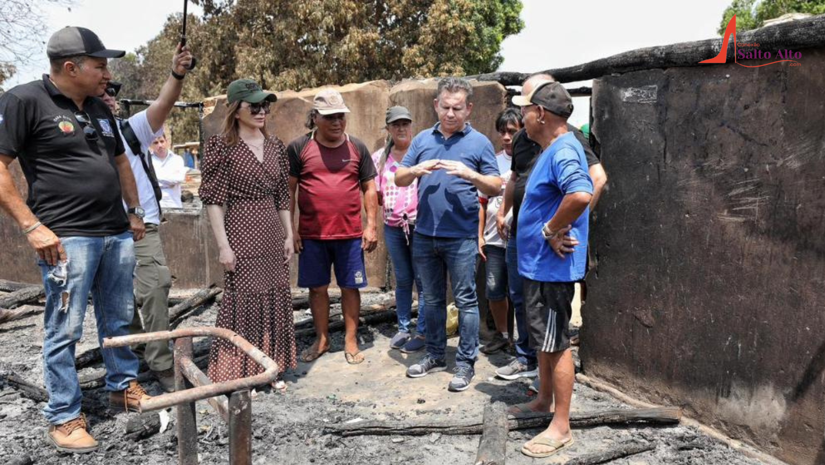 “Eu não poderia deixar de vir pessoalmente atender meus irmãos”, declara primeira-dama de MT em aldeia atingida por fogo