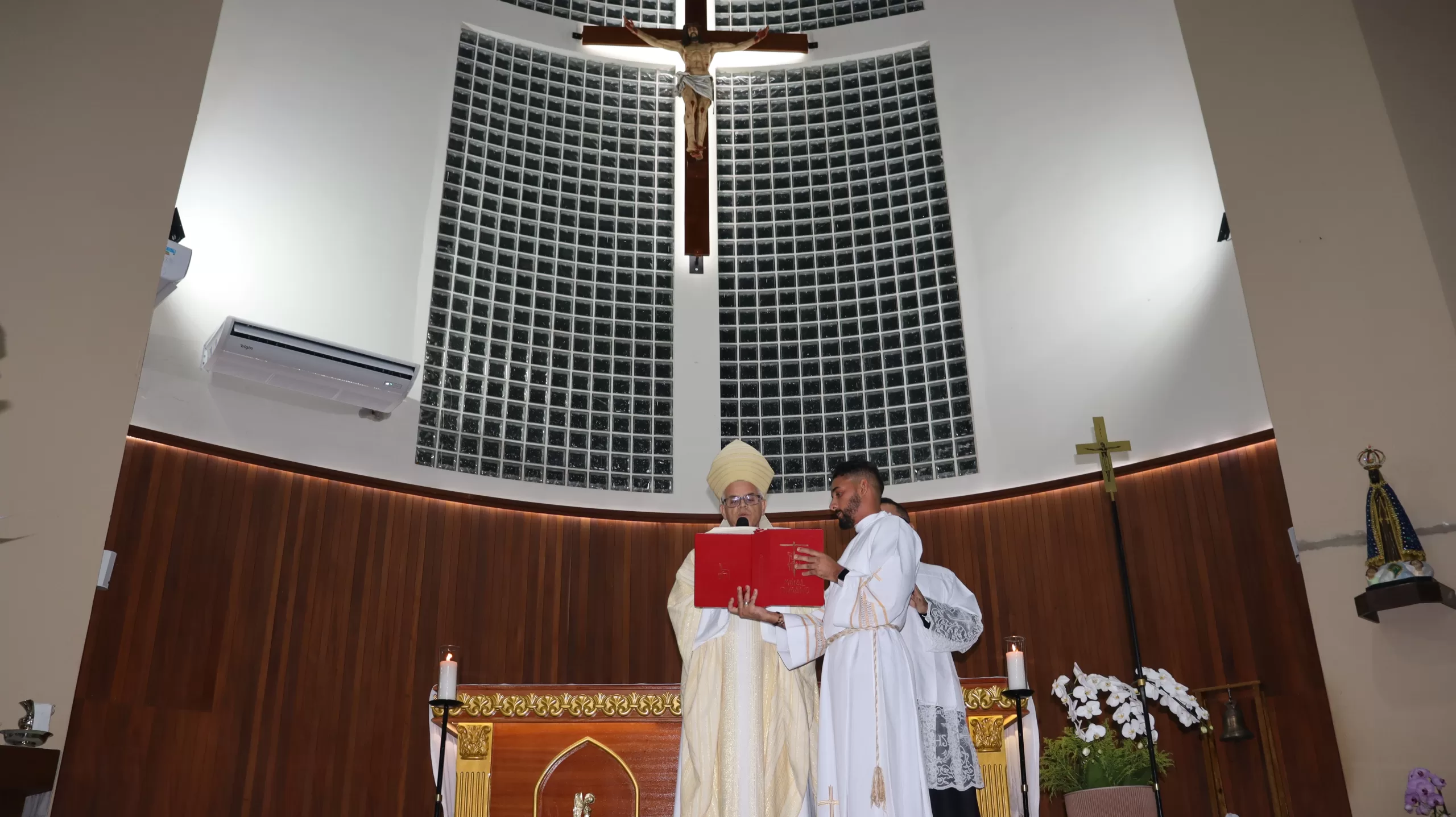 Missa da Unidade e Bênçãos do Santos Óleos