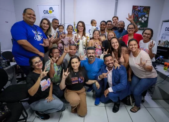 Na Central de Interpretação de Libras (CIL), Virginia Mendes participou do evento em comemoração ao mês das mulheres. Crédito - Jana Pessôa