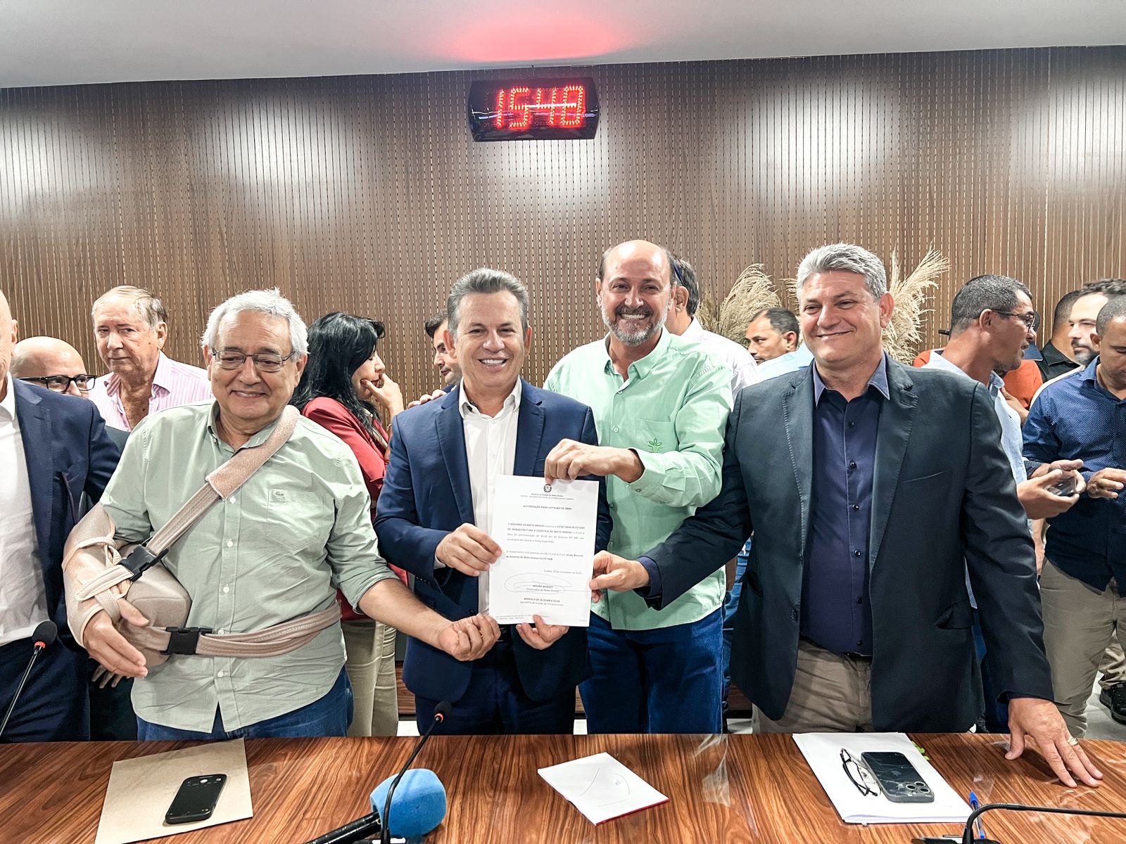 Deputado Valmir Moretto lidera reunião com governador e prefeitos da região Oeste para discutir pavimentação de rodovias em Mato Grosso